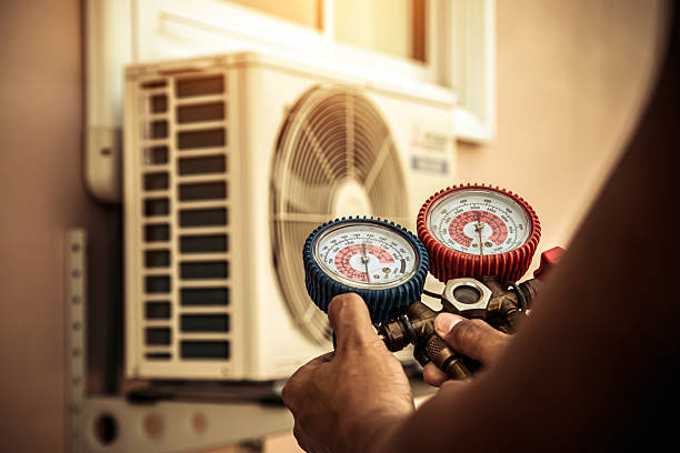 Professional Ac Installation technician working in Eureka Springs, AR